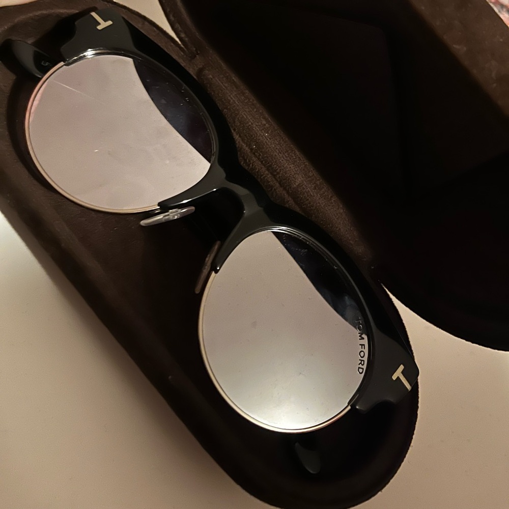 Round Reflective Tomford Sunglasses never worn no scratches or marks